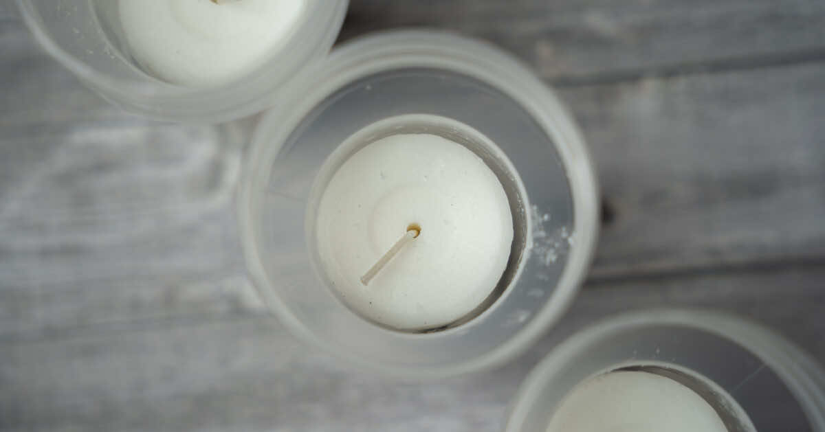 Z czego robi się wkłady do zniczy?